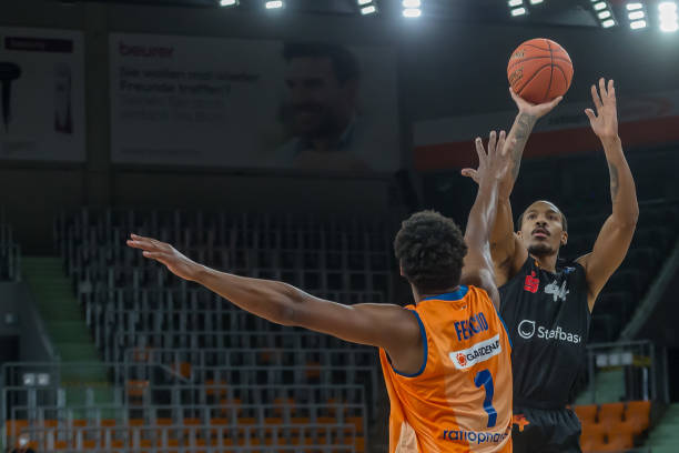 的赛场上保 的赛场上保